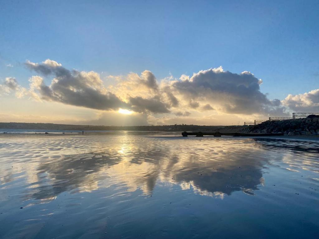 2 Bedroom Cottage Sleeps 4, With Pool Use, Sennen Exterior foto
