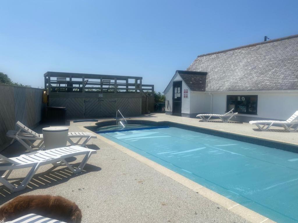 2 Bedroom Cottage Sleeps 4, With Pool Use, Sennen Exterior foto
